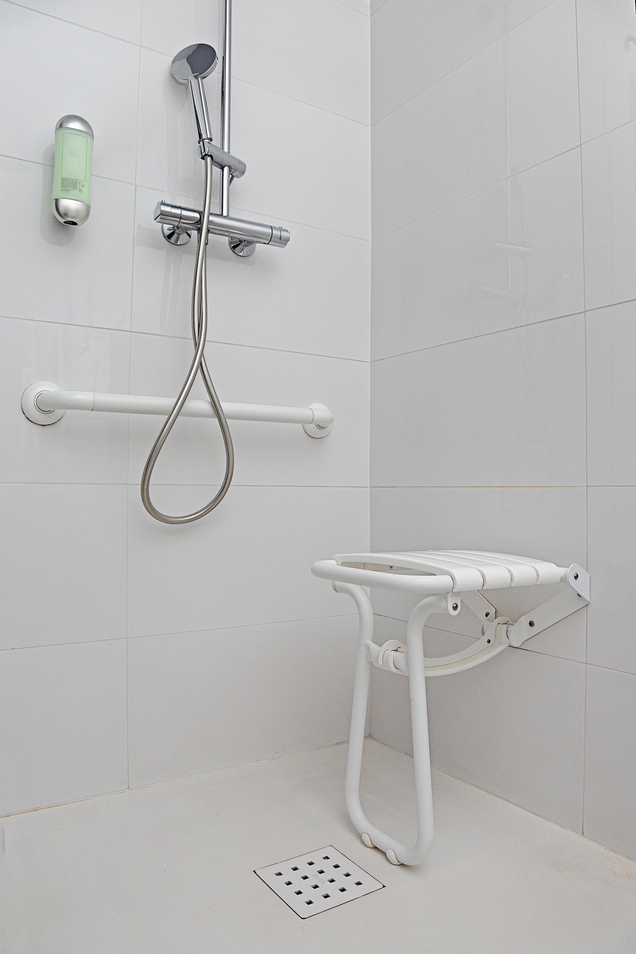 Salle de bain PMR Saint-André-de-Cubzac